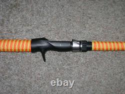 Bâton Lumineux Hunter Flex 7' Casting - Silure - Brille en Orange sous Lumière Noire