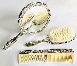 Boxed Vintage 1960 Lourd 3 Pièces En Argent Plaqué Brosse, Miroir Et Peigne Vanity