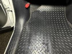 Convient Toyota Noah Voxy 2014 et ultérieur Tapis de sol en caoutchouc noir sur mesure pour fourgon (2 pièces)