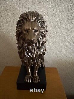 Figurine de lion en bronze sur socle, parfaite pour la maison ou le bureau, neuve dans sa boîte, pièce lourde et solide.
