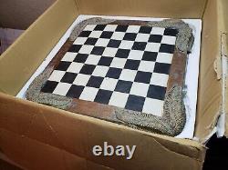 Plateau d'échecs en acanthe avec pièces dans leur boîte d'origine, plateau en résine (lourd)