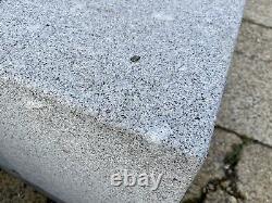 Table en pierre de granit solide, siège, piédestal, élément, pièce unique 2 disponibles