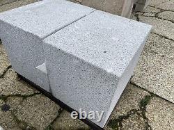 Table en pierre de granit solide, siège, piédestal, élément, pièce unique 2 disponibles
