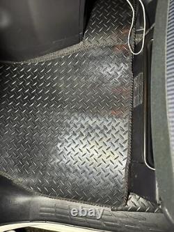 Tapis de sol en caoutchouc noir sur mesure pour Toyota Noah Voxy 2014 et ultérieur. (2 pièces)